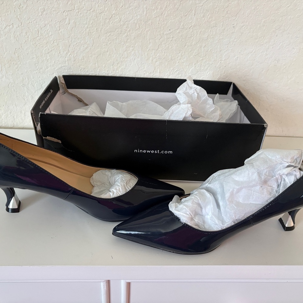 Nine West Andes Patent Faux Leather Pumps Women's Size 7.5 Medium NWT Dark Navy